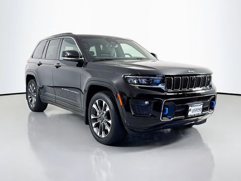 Used 2023 Jeep Grand Cherokee Overland w/ Advanced Protech Group III AWD/4WD image 3