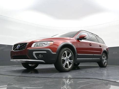 Used 2015 Volvo XC70 T6 w/ Proximity Package AWD/4WD image 23