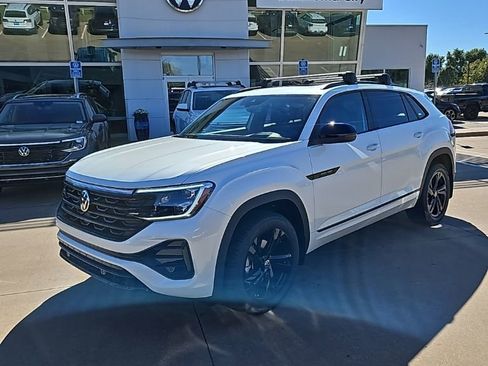 New 2026 Volkswagen Atlas Cross Sport SEL R-Line AWD/4WD image 1