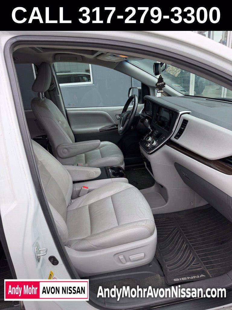 Used 2017 Toyota Sienna XLE Premium FWD image 7