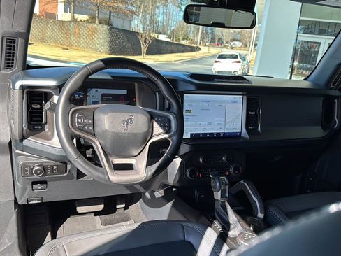 Used 2023 Ford Bronco Outer Banks image 16