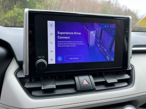 Used 2024 Toyota RAV4 XLE w/ Convenience Package image 18