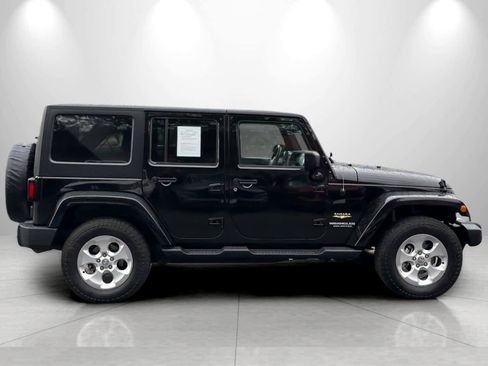 Used 2015 Jeep Wrangler Unlimited Sahara w/ Max Tow Package AWD/4WD image 8