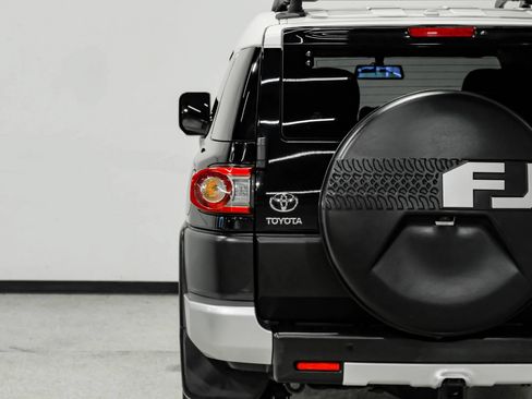 Used 2013 Toyota FJ Cruiser 4WD w/ Upgrade Pkg image 48