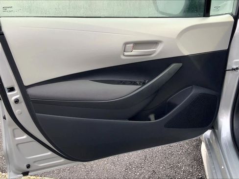 Used 2026 Toyota Corolla LE image 21