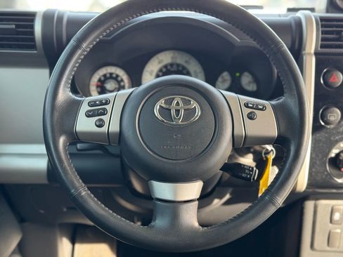 Used 2014 Toyota FJ Cruiser Sport Utility 2D image 29