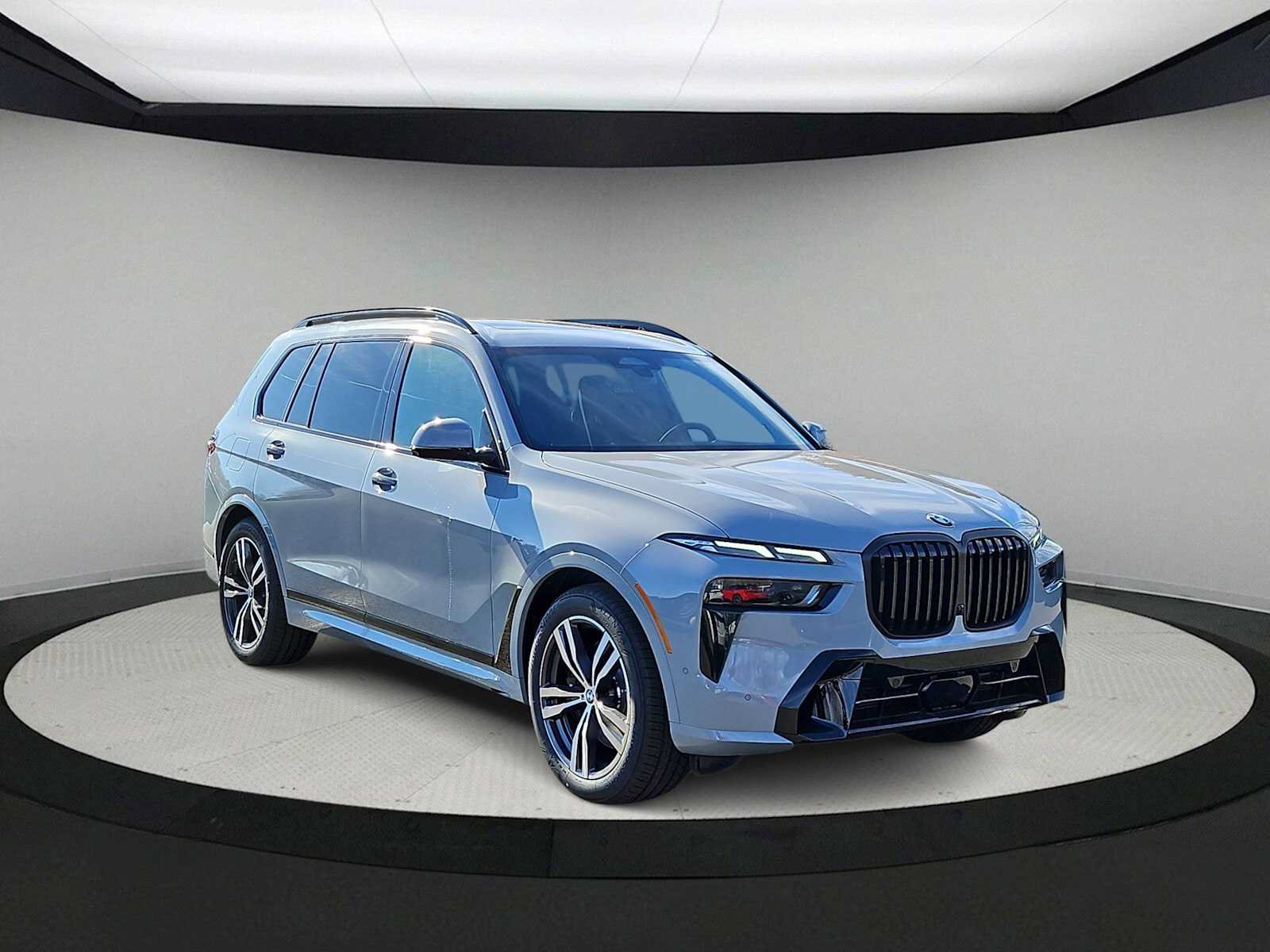 Used 2026 BMW X7 xDrive40i w/ M Sport Package AWD/4WD image 2