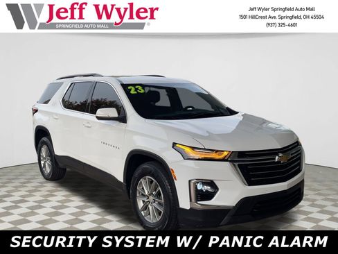 Used 2023 Chevrolet Traverse LT image 1