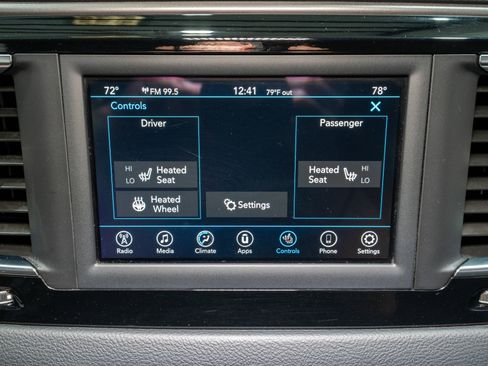 Used 2020 Chrysler Pacifica Touring-L image 17