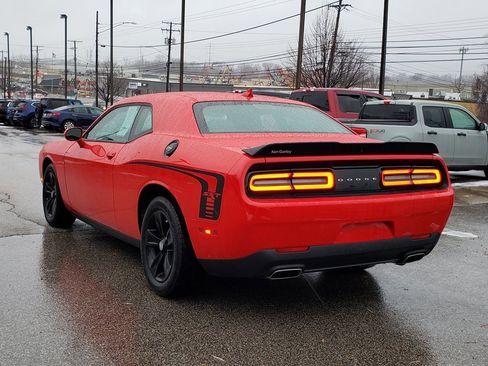 Used 2019 Dodge Challenger SXT image 7