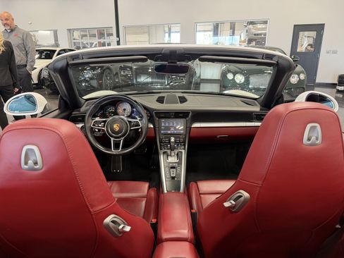 Used 2018 Porsche 911 Carrera S RWD image 13