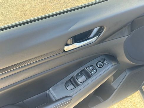 Used 2024 Nissan Altima 2.5 SV image 9