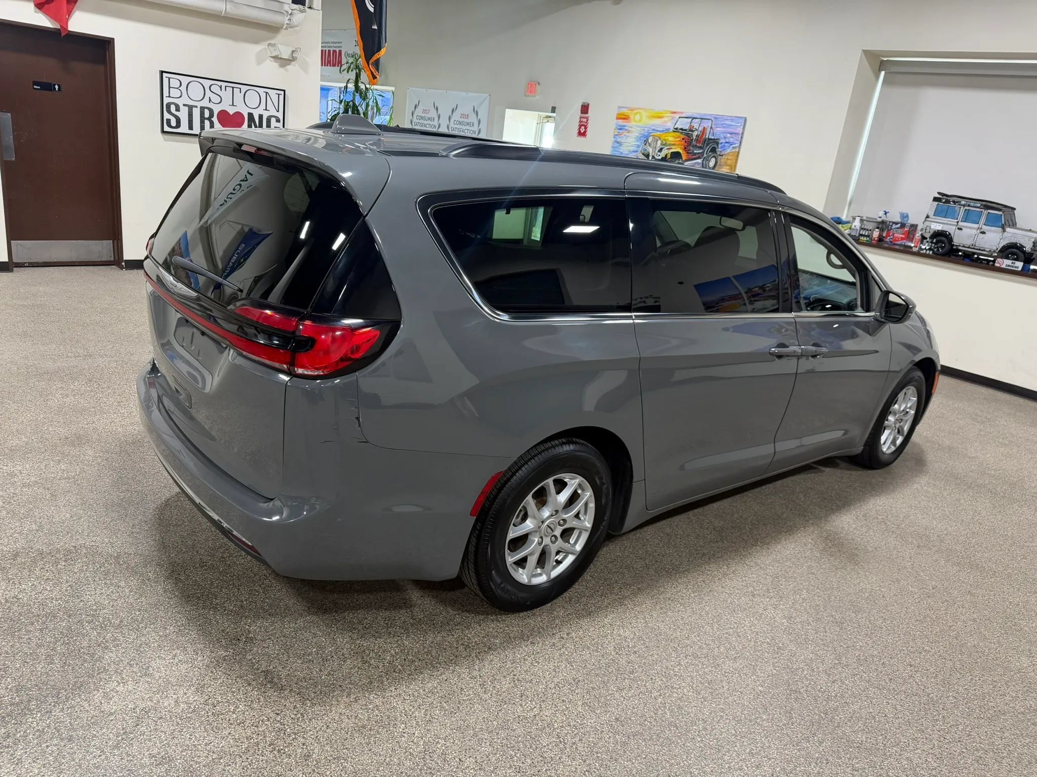 Used 2022 Chrysler Pacifica Touring-L FWD image 15