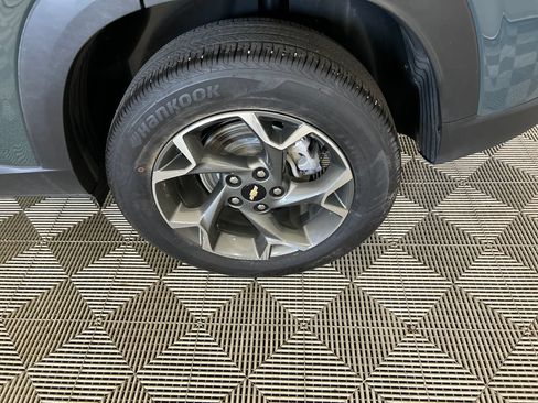 Used 2025 Chevrolet Trax LT FWD image 10