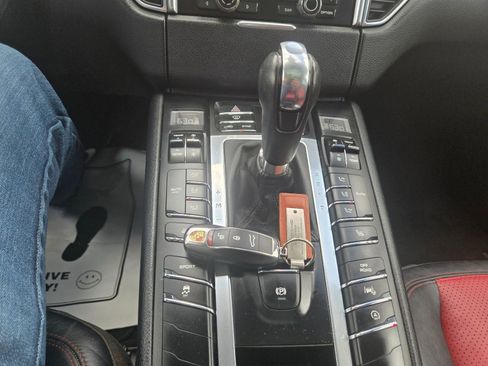 Used 2016 Porsche Macan S image 7