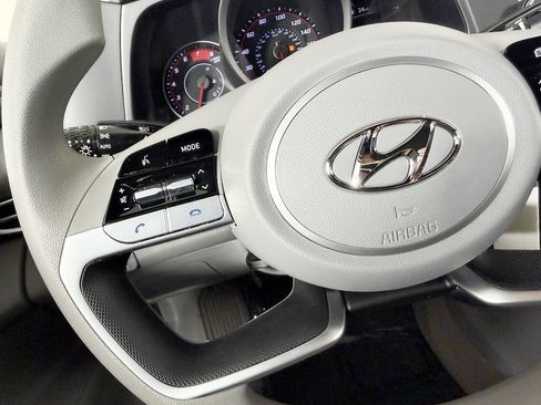 Used 2022 Hyundai Elantra SE FWD image 54