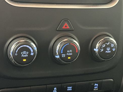 Used 2024 RAM 1500 Warlock AWD/4WD image 19