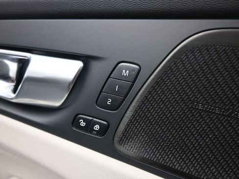 Used 2023 Volvo XC60 B5 Plus w/ Climate Package image 26