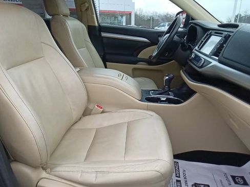 Used 2015 Toyota Highlander XLE image 34