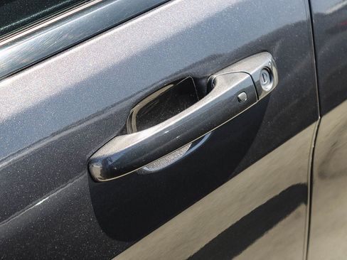 Used 2020 Jeep Grand Cherokee Altitude RWD image 9