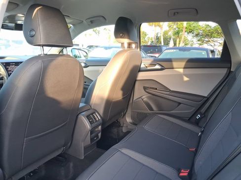 Certified 2024 Volkswagen Taos SE FWD image 7