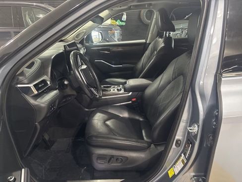 Used 2021 Toyota Highlander Platinum AWD/4WD image 13