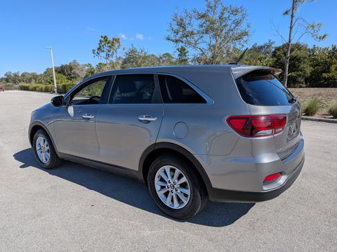 Used 2019 Kia Sorento LX image 7
