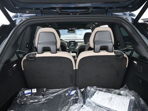 New 2026 Volvo XC90 B6 Plus w/ Protection Package Premier image 32