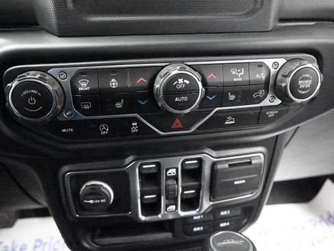 Used 2022 Jeep Gladiator Sport image 36