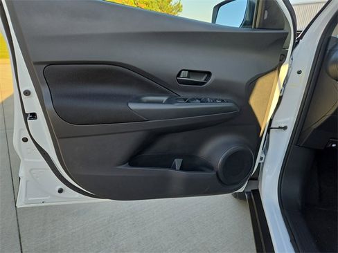 New 2025 Nissan Kicks Play S image 11