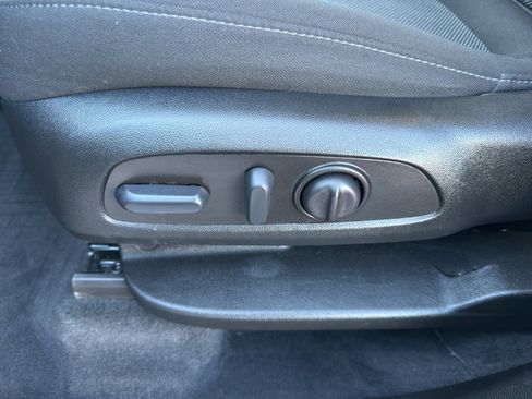 Used 2023 Chevrolet Traverse LT w/ Midnight/Sport Edition image 16