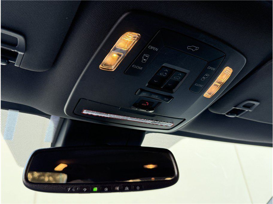 Used 2021 Toyota Sienna XSE FWD image 24