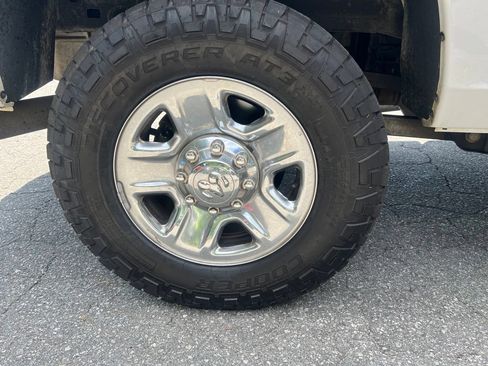 Used 2018 RAM 2500 SLT AWD/4WD image 17
