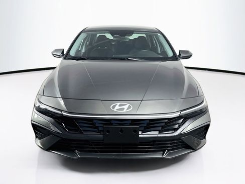 Used 2024 Hyundai Elantra SEL FWD image 2