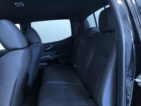 Used 2018 Toyota Tacoma TRD Sport image 15