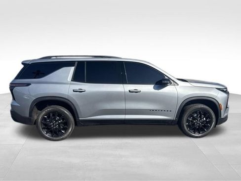 Used 2024 Chevrolet Traverse LT w/ Midnight/Sport Edition FWD image 8