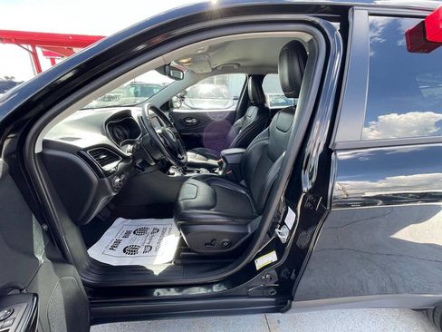 Used 2019 Jeep Cherokee Latitude Plus AWD/4WD image 8