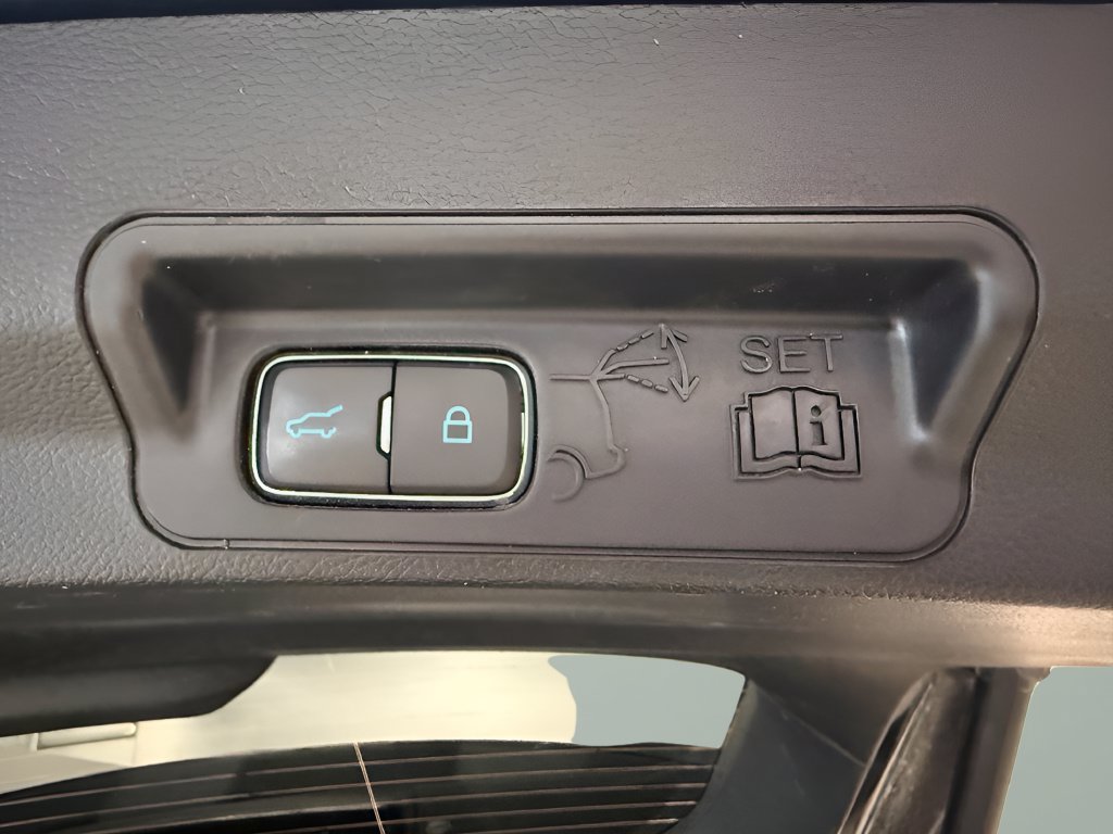 Used 2023 Ford Explorer XLT w/ Equipment Group 202A AWD/4WD image 11