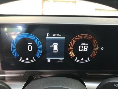 Used 2025 Hyundai Kona SEL FWD image 2