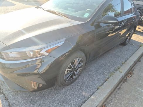 Used 2024 Kia Forte LXS w/ LXS Technology Package FWD image 5