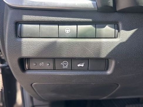 Certified 2023 Nissan Rogue SV w/ SV Premium B Package FWD image 11