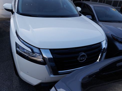 Used 2023 Nissan Pathfinder SL w/ Lighting Package (N92) image 6