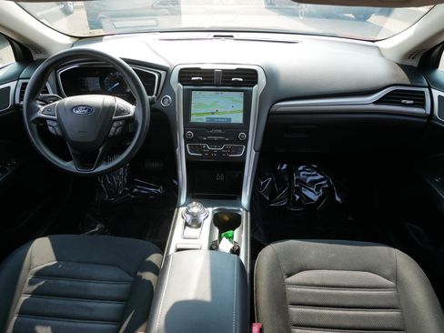 Used 2019 Ford Fusion SE AWD/4WD image 10