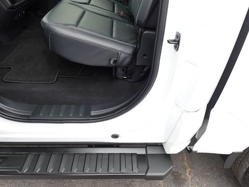 Used 2024 Ford F150 Lariat AWD/4WD image 24