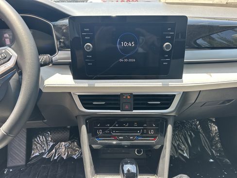 New 2026 Volkswagen Taos SE FWD image 20