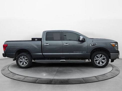 Used 2016 Nissan Titan SL image 6