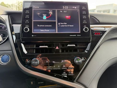 Used 2021 Toyota Camry XLE image 18