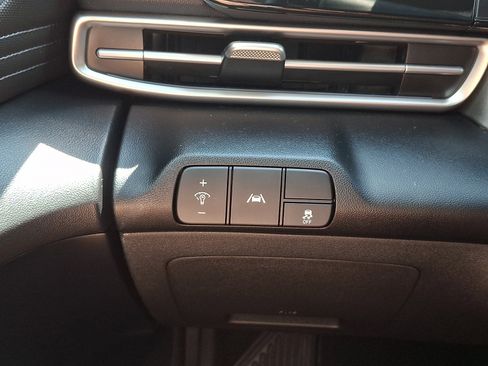 Used 2022 Hyundai Elantra Limited w/ Preferred Accessory Package FWD image 24