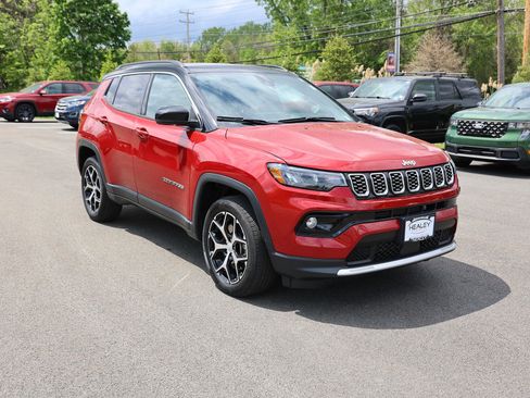 Used 2024 Jeep Compass Limited w/ Sun and Sound Group AWD/4WD image 1