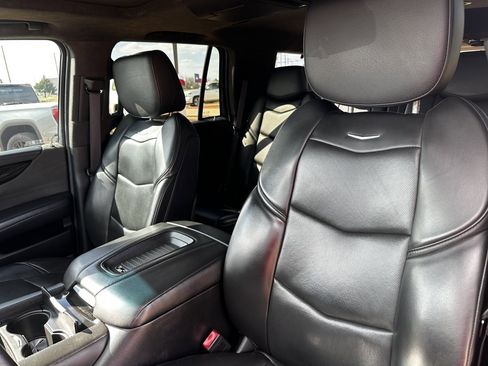 Used 2018 Cadillac Escalade Platinum image 19